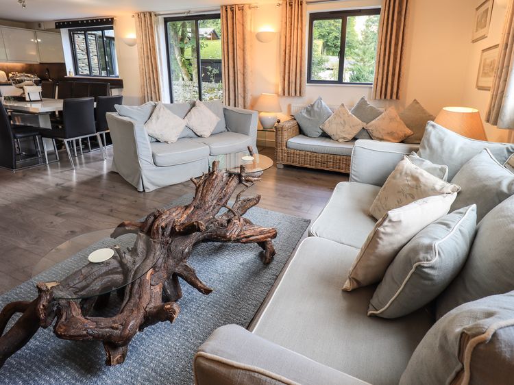 Le Chalet, listing photograph 6