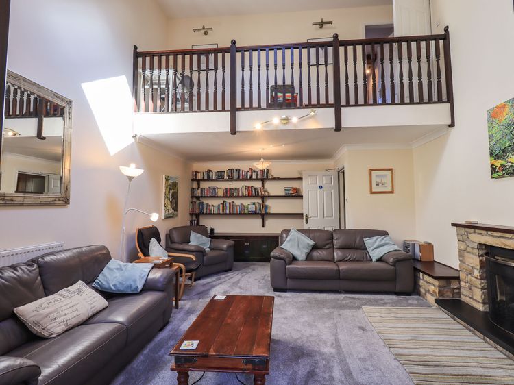 The Spinney, listing photograph 3
