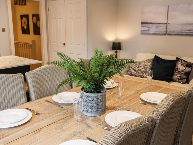 Leafy Nook, listing photograph 8