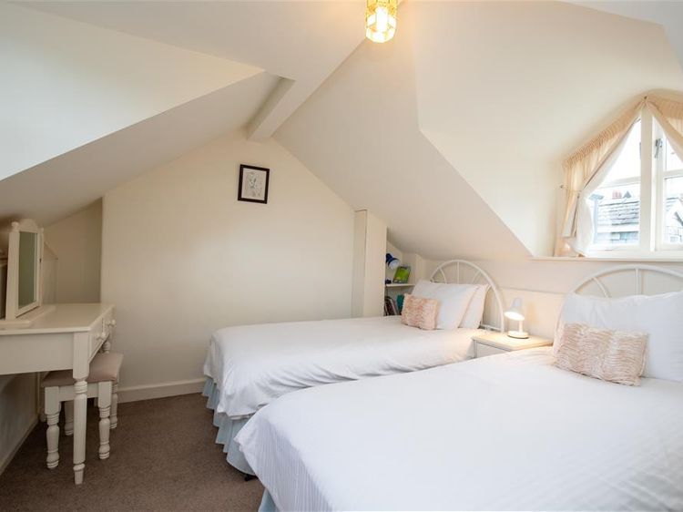 Sunset Cottage, listing photograph 11