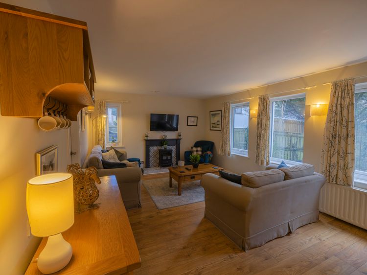 Holly Cottage, listing photograph 2