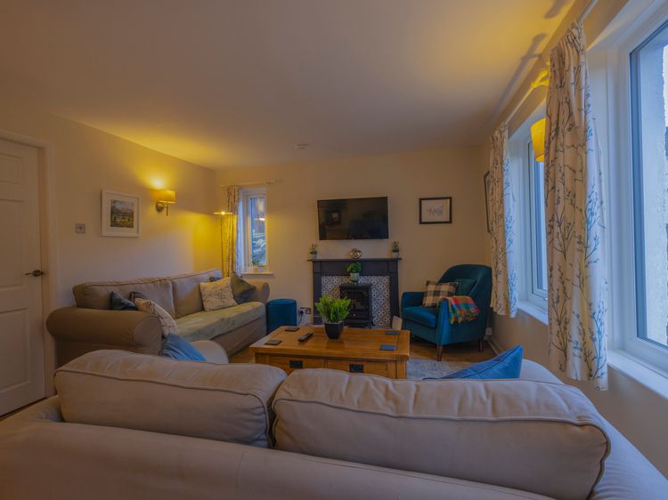 Holly Cottage, listing photograph 3