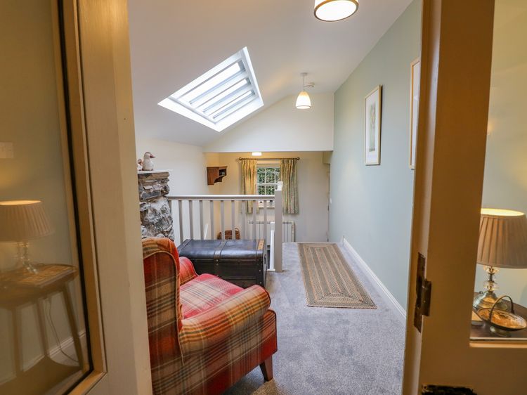 Highfold, listing photograph 4