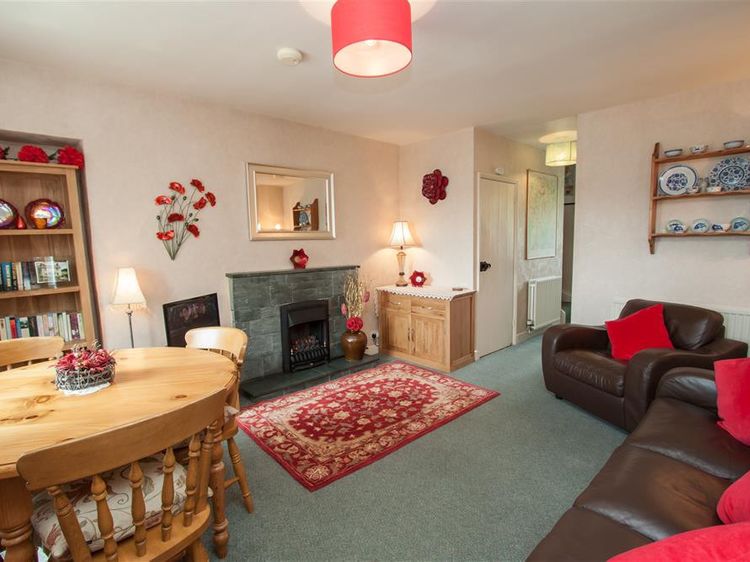 Honeypot Cottage, listing photograph 3