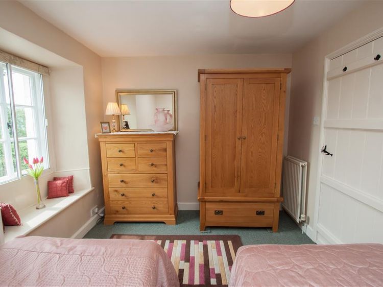 Honeypot Cottage, listing photograph 9