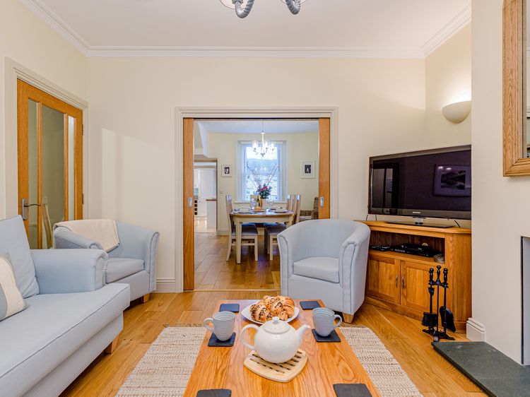 Oak House, listing photograph 3