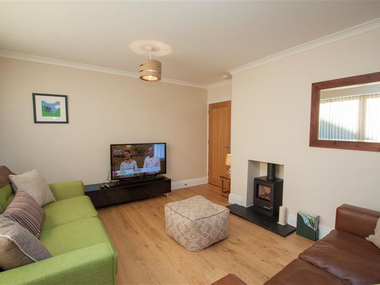 Beckside, listing photograph 3