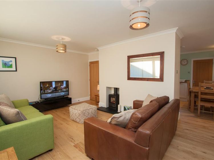 Beckside, listing photograph 4