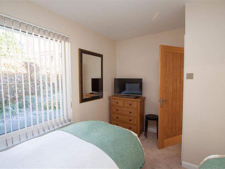 Beckside, listing photograph 12