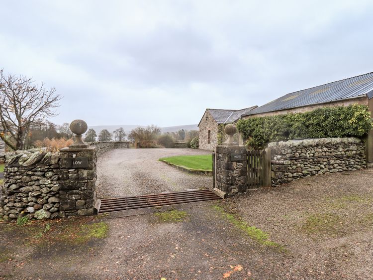 Low House, listing photograph 3