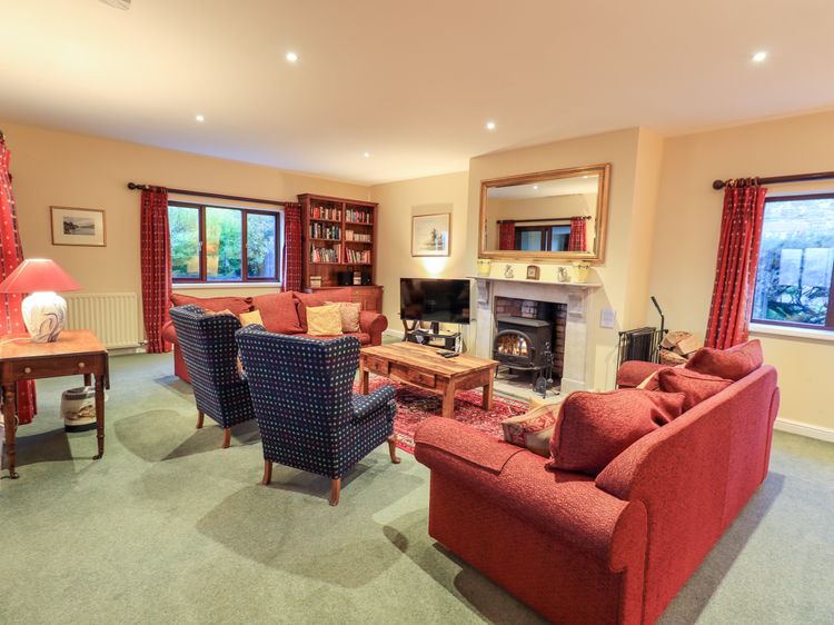 Low House, listing photograph 4