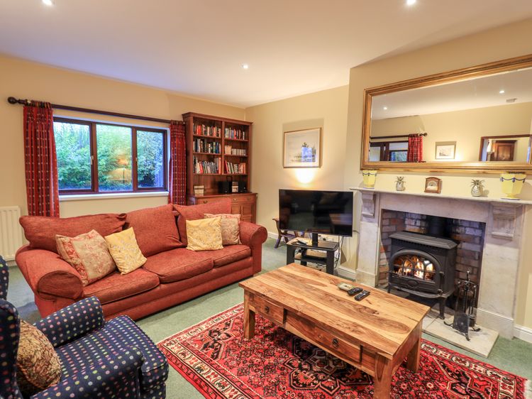 Low House, listing photograph 8