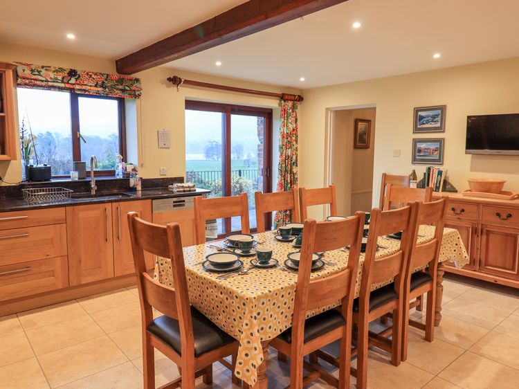 Low House, listing photograph 10