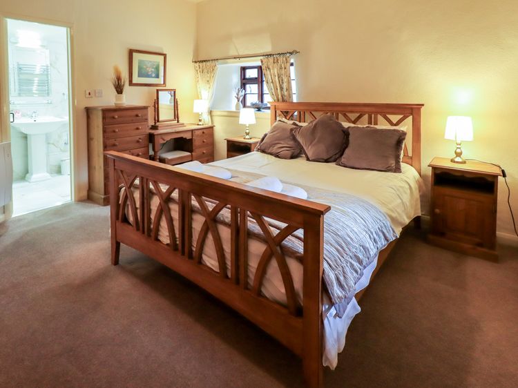 How Head Cottage, listing photograph 10