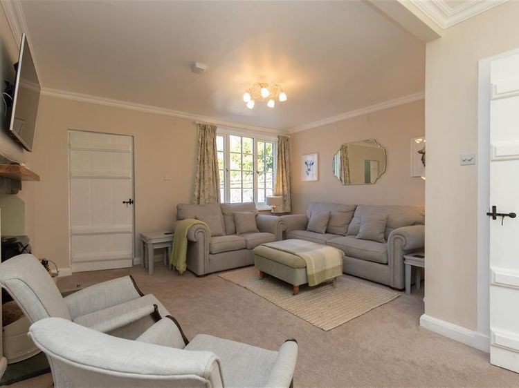 Crozier Cottage, listing photograph 2