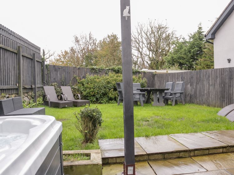 Meadow View, listing photograph 3