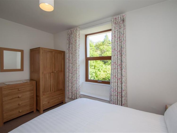 Robins Nest, listing photograph 6