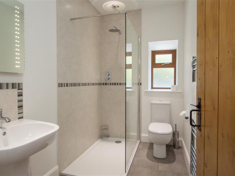Robins Nest, listing photograph 7
