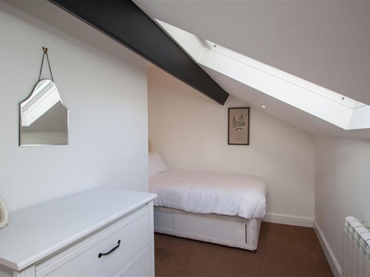 Robins Nest, listing photograph 11
