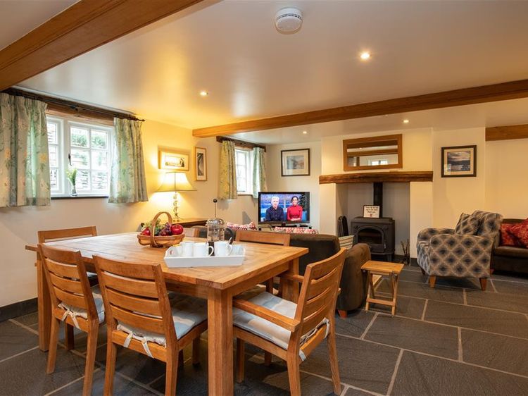 Forest Cottage, listing photograph 3