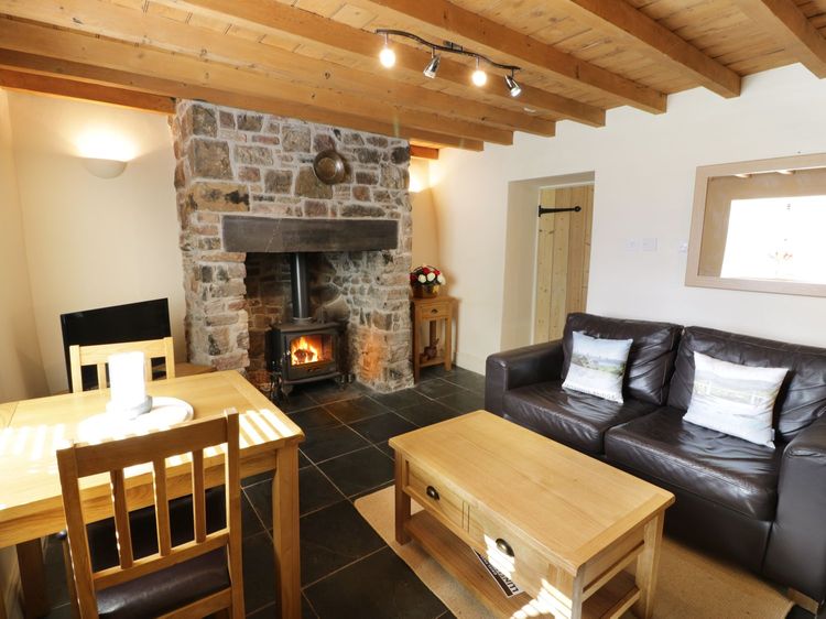 Menai Cottage, listing photograph 3