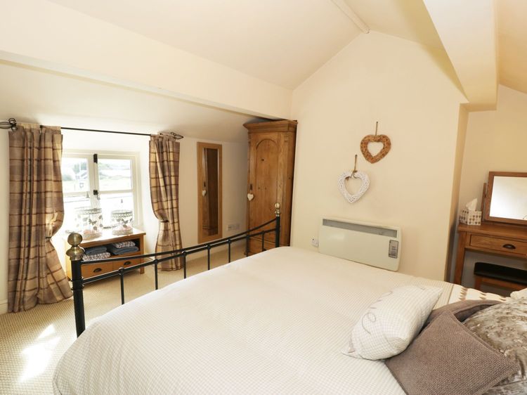 Menai Cottage, listing photograph 9