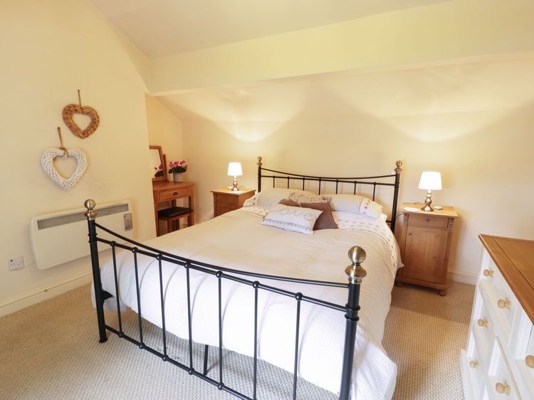 Menai Cottage, listing photograph 10