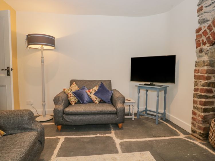1 Sunny Point Cottages, listing photograph 8
