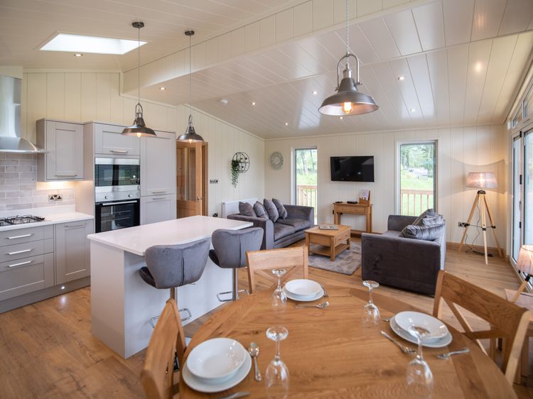 Otter Lodge, listing photograph 7
