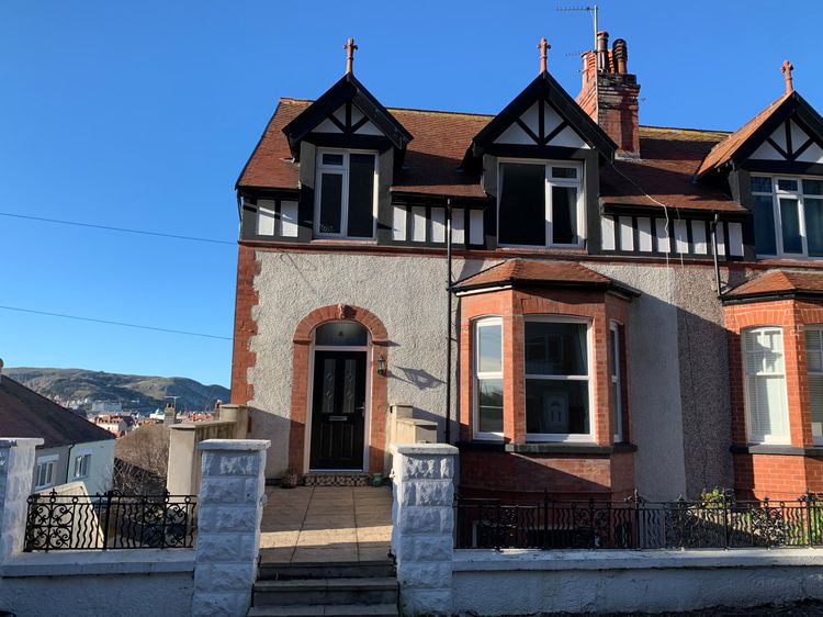 4 Tan Y Bryn Road