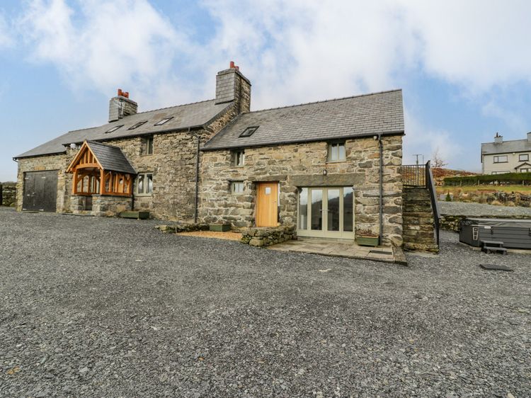 Hen Dy Craig Yr Ronwy, listing photograph 4