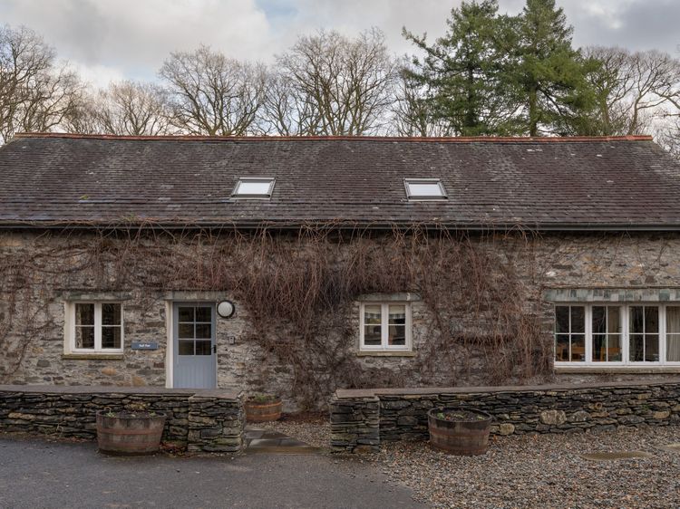 Bull Pen at the Graythwaite Estate, listing photograph 2
