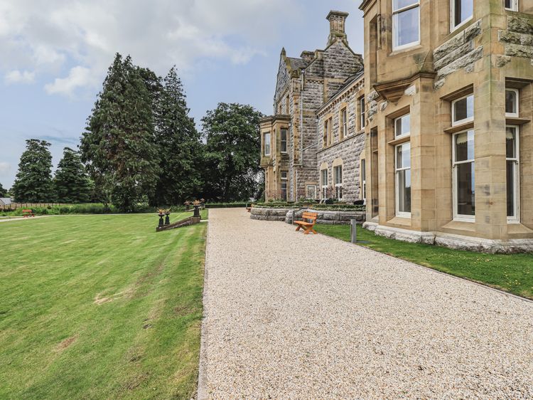 The Myles Suite Stone Cross Mansion, listing photograph 5