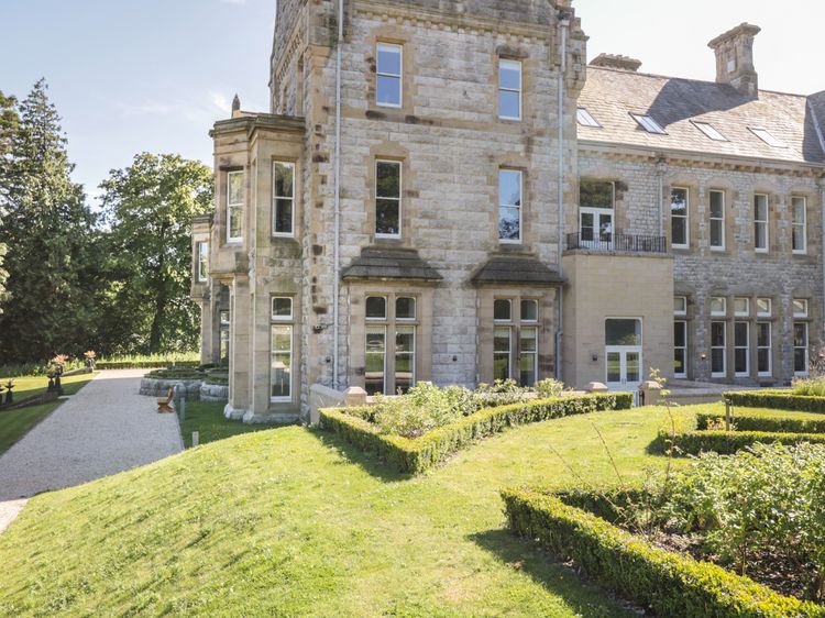 The Myles Suite Stone Cross Mansion, listing photograph 7