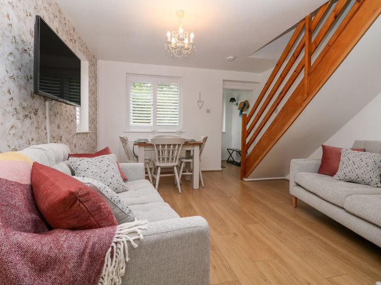 Hunters Cottage, listing photograph 3