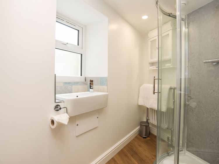 Glan Meon Cottage, listing photograph 12