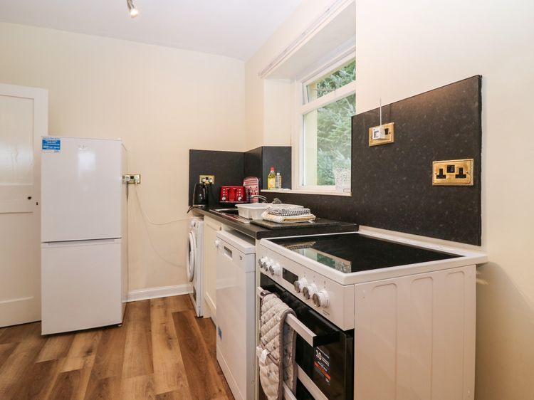 North Lodge, listing photograph 11