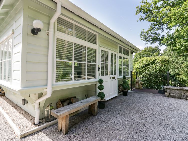 Woodland Lodge, listing photograph 2