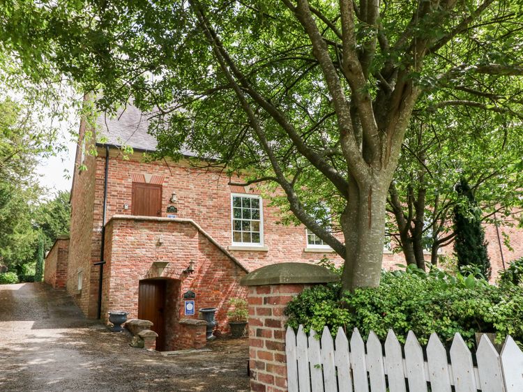 Yew Tree Nook, listing photograph 2