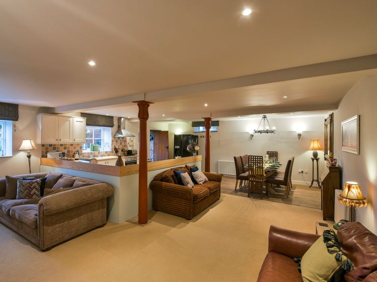 Yew Tree Nook, listing photograph 8