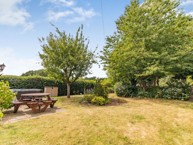 Yew Tree Nook, listing photograph 4
