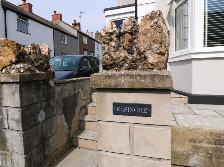 Elsinore, listing photograph 2