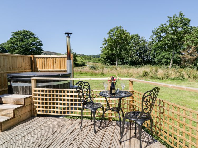 Embden Pod at Banwy Glamping, listing photograph 4