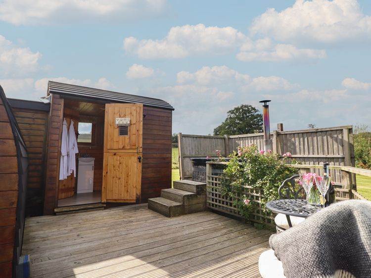 Embden Pod at Banwy Glamping, listing photograph 5