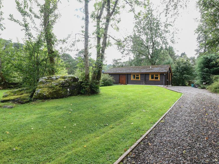 Millmore Cabin, listing photograph 2