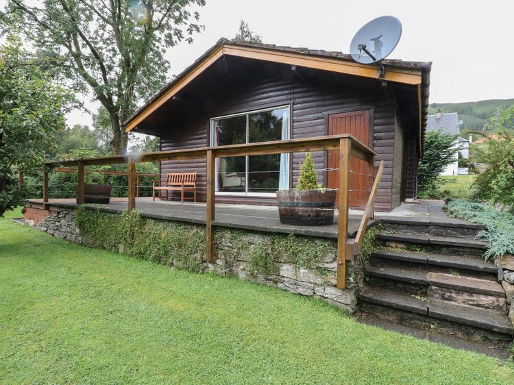 Millmore Cabin, listing photograph 3