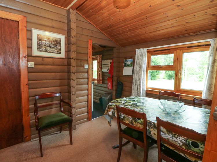 Millmore Cabin, listing photograph 10