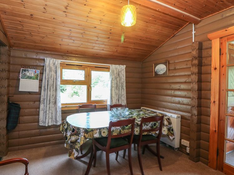Millmore Cabin, listing photograph 9