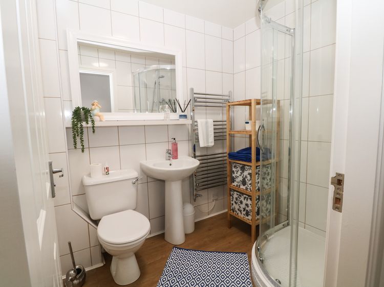 2B Cavendish Villas, listing photograph 12