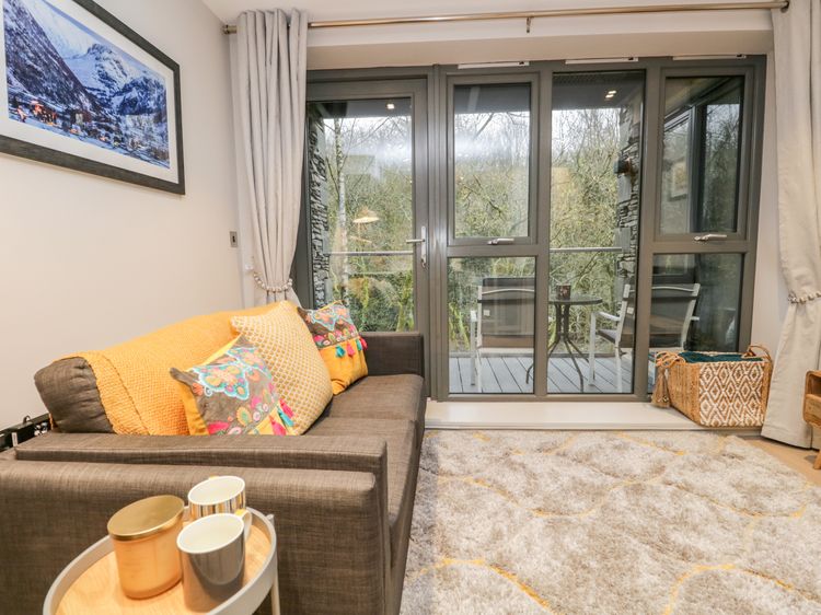 River View, listing photograph 8